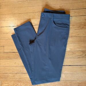 Vuori Meta Pant in Dark Oregano